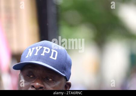 NEW YORK, États-Unis - 10 juin 2018 : les policiers du New York City police Department (NYPD) exercent leurs fonctions dans les rues de Manhattan. Banque D'Images