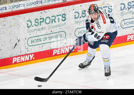 Eishockey DEL - Düsseldorfer EG vs ERC Ingolstadt am 26.11.2023 im PSD Bank Dome in Düsseldorf Ingolstadts Daniel Pietta (Nr.86) Foto : osnapix Banque D'Images