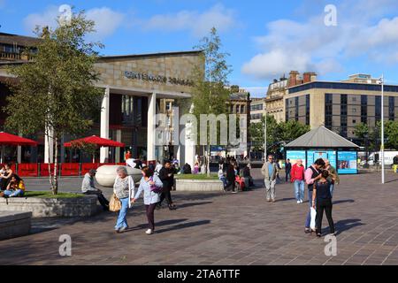 BRADFORD, Royaume-Uni - 11 JUILLET 2016 : visite de la place du centenaire à Bradford, Royaume-Uni. Bradford est l'une des plus grandes villes du Yorkshire. Banque D'Images