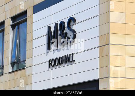 BRADFORD, Royaume-Uni - 11 JUILLET 2016 : aire de restauration Marks and Spencer Foodhall à Bradford, Royaume-Uni. Banque D'Images