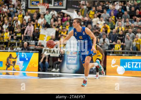 Ludwigsburg, Deutschland. 26 novembre 2023. Tim Schneider (Alba Berlin, #10), GER, MHP Riesen Ludwigsburg vs ALBA Berlin, Basketball, Bundesliga, easycredit BBL, 9. Spieltag, Spielzeit 2023/2024, 26.11.2023, photo : Eibner-Pressefoto/Sascha Walther crédit : dpa/Alamy Live News Banque D'Images