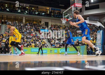 Ludwigsburg, Deutschland. 26 novembre 2023. Christ Koumadje (Alba Berlin, #21), GER, MHP Riesen Ludwigsburg vs ALBA Berlin, Basketball, Bundesliga, easycredit BBL, 9. Spieltag, Spielzeit 2023/2024, 26.11.2023, photo : Eibner-Pressefoto/Sascha Walther crédit : dpa/Alamy Live News Banque D'Images