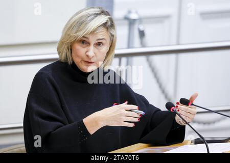 Bruxelles, Belgique. 29 novembre 2023. Hilde Crevits, ministre flamande du bien-être social, photographiée lors d'une session plénière du Parlement flamand à Bruxelles, mercredi 29 novembre 2023. BELGA PHOTO NICOLAS MAETERLINCK crédit : Belga News Agency/Alamy Live News Banque D'Images