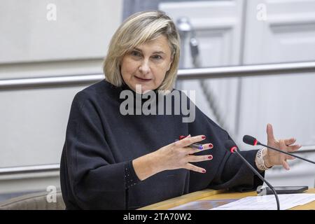 Bruxelles, Belgique. 29 novembre 2023. Hilde Crevits, ministre flamande du bien-être social, photographiée lors d'une session plénière du Parlement flamand à Bruxelles, mercredi 29 novembre 2023. BELGA PHOTO NICOLAS MAETERLINCK crédit : Belga News Agency/Alamy Live News Banque D'Images