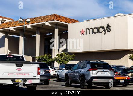 Santa Barbara, États-Unis. 27 novembre 2023. Macy's grand magasin à la Cumbra Plaza, Santa Barbara, CA le 27 novembre 2023. (Photo de Rod Rolle/Sipa USA) crédit : SIPA USA/Alamy Live News Banque D'Images