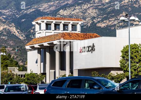 Santa Barbara, États-Unis. 27 novembre 2023. Macy's grand magasin à la Cumbra Plaza, Santa Barbara, CA le 27 novembre 2023. (Photo de Rod Rolle/Sipa USA) crédit : SIPA USA/Alamy Live News Banque D'Images