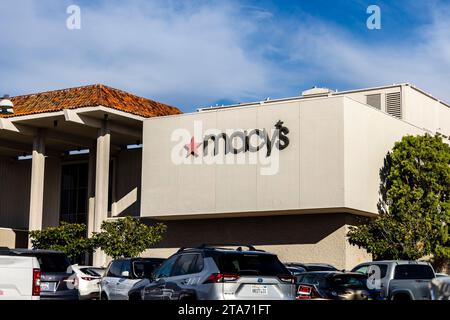 Santa Barbara, États-Unis. 27 novembre 2023. Macy's grand magasin à la Cumbra Plaza, Santa Barbara, CA le 27 novembre 2023. (Photo de Rod Rolle/Sipa USA) crédit : SIPA USA/Alamy Live News Banque D'Images