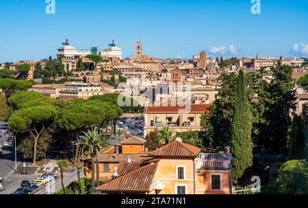 Monuments vus de l'une des sept collines de Rome Banque D'Images