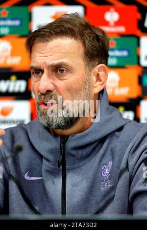 29 novembre 2023 ; Anfield et AXA Training Centre, Liverpool, Merseyside, Angleterre ; Conférence de presse et session d'entraînement avant le match de la phase de groupes de l'UEFA Europa League entre Liverpool et LASK à Liverpool, Angleterre. Jurgen Klopp, Manager de Liverpool, s'adressant aux médias Banque D'Images