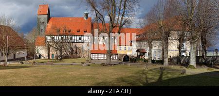 Château de Katlenburg, St. Église Johannes, Katlenburg-Lindau, district de Northeim, Basse-Saxe, Allemagne Banque D'Images