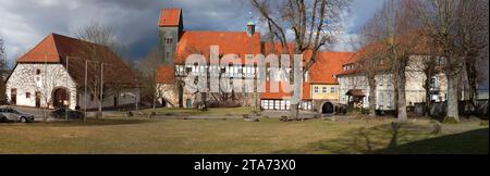 Château de Katlenburg, St. Église Johannes, Katlenburg-Lindau, district de Northeim, Basse-Saxe, Allemagne Banque D'Images