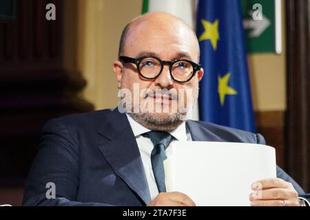 Rome, Italie. 29 novembre 2023. Palazzo Wedekind, Rome, Italie, 29 novembre 2023, Gennaro Sangiuliano, ministre de la Culture pendant « la semplificazione normativa tra presente e futuro », evento organizzato dal ministro per le riforme istituzionali e la semplificazione normativa, Maria Elisabetta Alberti Caselati - News Credit : Live Media Publishing Group/Alamy Live News Banque D'Images