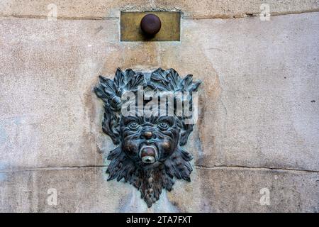 Fontaine palatine, fontaine dans une niche de la rue Garancière, 6e arrondissement, près du jardin du Luxembourg, construite au 18e siècle par Anne de Bavière, Paris Banque D'Images