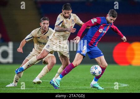 Barcelone, Espagne. 28 novembre 2023. Lors du match de l'UEFA Champions League, le groupe H, entre le FC Barcelone et le FC Porto, a joué au stade Lluis Companys le 28 novembre 2023 à Barcelone, en Espagne. (Photo Bagu Blanco/PRESSINPHOTO) crédit : PRESSINPHOTO SPORTS AGENCY/Alamy Live News Banque D'Images