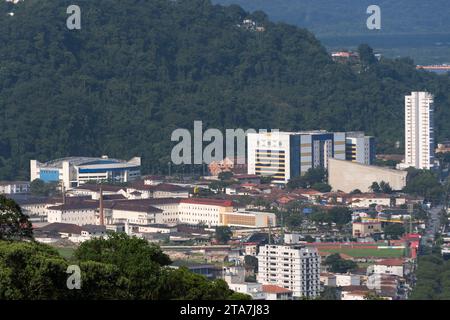 Ville de Santos, Brésil. Vue aérienne du quartier Vila Mathias. Arena Santos Stadium, Universidade Paulista - UNIP, Santa Casa Hospital. Banque D'Images