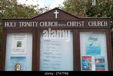 Church Notice Board, Holy Trinity Church with Christ Church, Folkestone, Kent, Royaume-Uni Banque D'Images