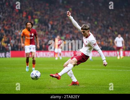 Alejandro Garnacho, de Manchester United, marque le premier but de son équipe lors du match de groupe A De l'UEFA Champions League au RAMS Park, Istanbul. Date de la photo : mercredi 29 novembre 2023. Banque D'Images