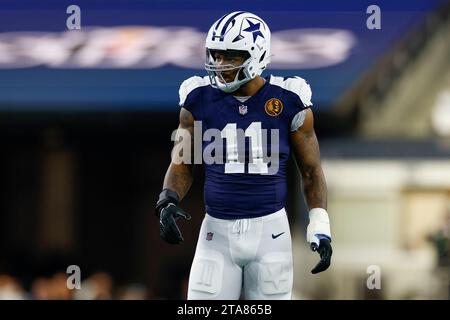 Micah Parsons, le linebacker #11 des Cowboys de Dallas, réagit en première mi-temps lors d’un match de saison régulière contre les Commanders de Washington, jeudi, novembre Banque D'Images