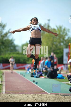 Jazmin Sawyers (Bristol University) en compétition dans le saut en longueur féminin U23 aux Championnats BUCS (British Universities and Colleges Sport), Bedfor Banque D'Images