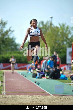 Jazmin Sawyers (Bristol University) en compétition dans le saut en longueur féminin U23 aux Championnats BUCS (British Universities and Colleges Sport), Bedfor Banque D'Images