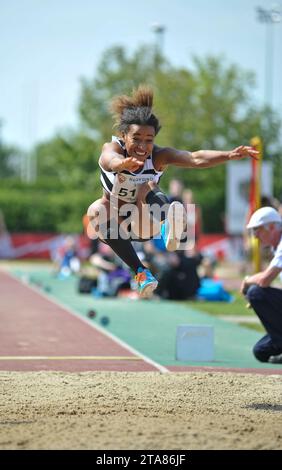 Jazmin Sawyers (Bristol University) en compétition dans le saut en longueur féminin U23 aux Championnats BUCS (British Universities and Colleges Sport), Bedfor Banque D'Images