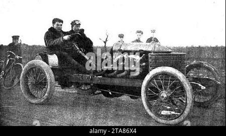 Victor Hémery entre salon et Arles le 30 décembre 1905 sur Darracq 200 hp 8 cylindres en V Special de 990kg (RM, au kilomètre en 20 sec 3-5e). Banque D'Images