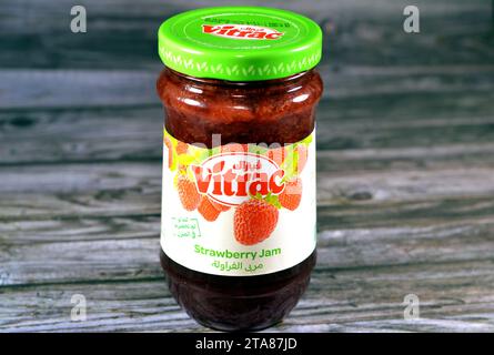 Le Caire, Egypte, octobre 30 2023 : Vitrac confiture de fraises, Vitrac a été introduit en Egypte en 1982, le Swiss Hero Group incorporé avec Vitrac dans No Banque D'Images