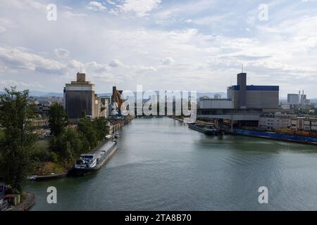 Port rhénan de Weil am Rhein en Allemagne pris du pont Banque D'Images