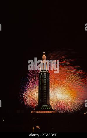 Feux d'artifice, Eglise Saint-Josephs, le Havre, Normandie, France Banque D'Images
