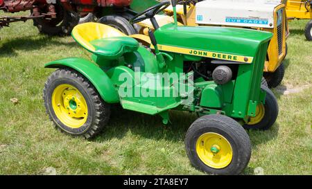 Une tondeuse autoportée John Deere antique Banque D'Images