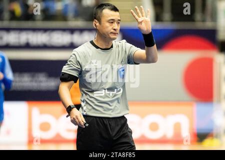 Frederikshavn, Danemark. 29 novembre 2023. L'un des arbitres coréens vus lors du match du Championnat du monde de handball IHF 2023 entre le Brésil et l'Ukraine à l'Arena Nord à Frederikshavn. (Crédit photo : Gonzales photo/Alamy Live News Banque D'Images