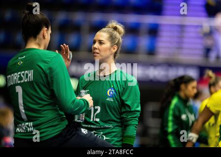 Frederikshavn, Danemark. 29 novembre 2023. Barbara Arenhart (12) du Brésil vu lors du match du Championnat du monde de handball IHF 2023 entre le Brésil et l'Ukraine à l'Arena Nord à Frederikshavn. (Crédit photo : Gonzales photo/Alamy Live News Banque D'Images