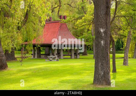La pagode chinoise Abri de pique-nique, Parc Polson, Vernon, British Columbia, Canada Banque D'Images