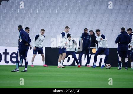 Marseille, France. 29 novembre 2023. © PHOTOPQR/LA PROVENCE/SPEICH Frederic ; Marseille ; 29/11/2023 ; football : UEFA Europa League Groupe B Journee 5 entraînement des joueurs de l'Ajax d'Amsterdam au Stade Velodrome la veille de leur match contre l'-OM 29 novembre 2023. UEFA Europa League Ajax Amsterdam s'entraîne la veille de leur match contre -OM crédit : MAXPPP/Alamy Live News Banque D'Images