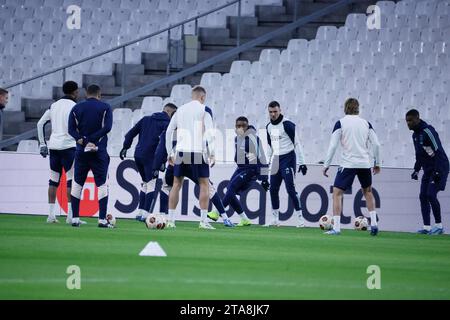 Marseille, France. 29 novembre 2023. © PHOTOPQR/LA PROVENCE/SPEICH Frederic ; Marseille ; 29/11/2023 ; football : UEFA Europa League Groupe B Journee 5 entraînement des joueurs de l'Ajax d'Amsterdam au Stade Velodrome la veille de leur match contre l'-OM 29 novembre 2023. UEFA Europa League Ajax Amsterdam s'entraîne la veille de leur match contre -OM crédit : MAXPPP/Alamy Live News Banque D'Images