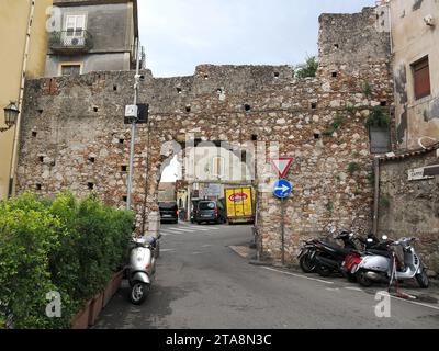 Porta dei Cappuccini, porte de la ville, Taormina, Messine, Sicile, Sicile, Italie, Europe Banque D'Images