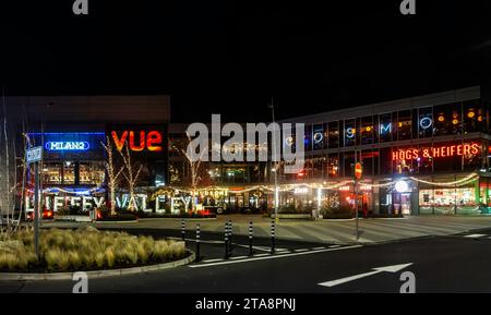 Éclairage festif au centre commercial Liffey Valley à Dublin, Irlande. Banque D'Images