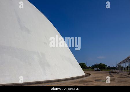 BRASILIA DF BRÉSIL - NOVEMBRE 26 2023 : détail du Musée national de la République dans la ville de Brasília - DF. Banque D'Images