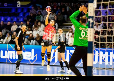 Frederikshavn, Danemark. 29 novembre 2023. Soledad Lopez (30) d'Espagne vu lors du match du Championnat du monde de handball IHF 2023 entre l'Espagne et le Kazakhstan à l'Arena Nord à Frederikshavn. (Crédit photo : Gonzales photo/Alamy Live News Banque D'Images