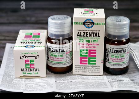 Le Caire, Égypte, novembre 6 2023 : Alzental 20 mg par mL suspension ( Albendazole ) flacon de 20 mL, anthelminthique à large spectre, pour entérobiase, Ascariasi Banque D'Images