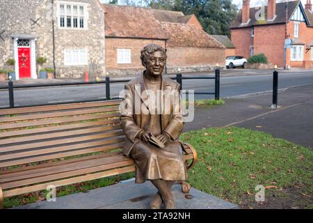 Agatha Christie Statue Bench, Kinecroft, Wallingford, novembre 2023 Banque D'Images