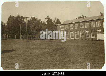 Vues de White Oak Cotton Mills, Greensboro, Caroline du Nord, montrant le bel emplacement de l'usine, ses terrains bien entretenus, et les bonnes conditions de logement. Banque D'Images