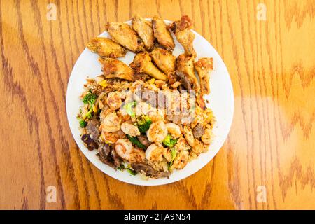 Poulet frit avec Hibachi Banque D'Images