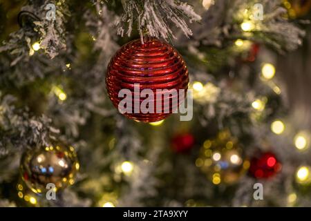 Décoration d'arbre de Noël rouge Banque D'Images