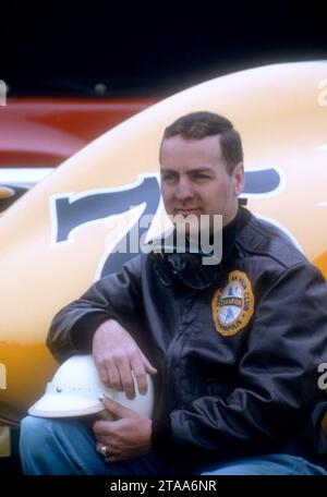 TRENTON, NJ - 30 MARS : le pilote Pat O'Connor pose pour un portrait avant le début de la course de championnat USAC 100 miles le 30 mars 1958 à Trenton, New Jersey. (Photo de Hy Peskin) *** Légende locale *** Pat O'Connor Banque D'Images