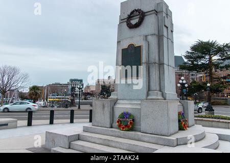 Victoria, CANADA - janvier 4 2023 : Monument en pierre « en reconnaissance des sacrifices des Forces canadiennes et des citoyens canadiens, au service de la paix Banque D'Images