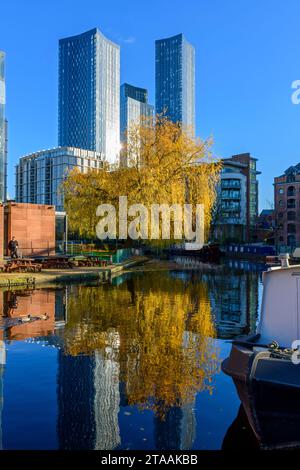 L'appartement Deansgate Square se trouve sur le canal Bridgewater à Castlefield Basin, Manchester, Angleterre, Royaume-Uni Banque D'Images