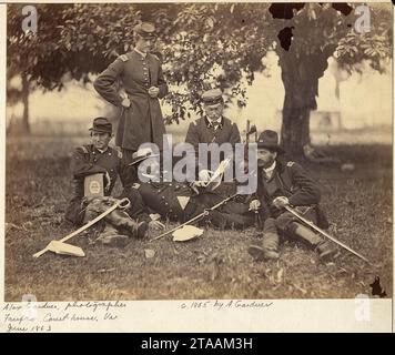 Virginia, Fairfax, un groupe d'officiers au quartier général de l'armée du Potomac, Fairfax Courthouse. Etudier l'art de... Banque D'Images