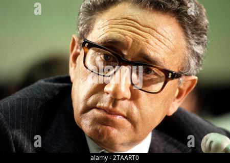HENRY KISSINGER (né Heinz Alfred Kissinger ; 27 mai 1923 - 29 novembre 2023) était un diplomate américain, politologue, consultant géopolitique et homme politique qui a servi comme secrétaire d'État et conseiller à la sécurité nationale des États-Unis sous les administrations présidentielles de Richard Nixon et Gerald Ford. Pour ses actions de négociation d'un cessez-le-feu au Vietnam, Kissinger a reçu le prix Nobel de la paix 1973 dans des circonstances controversées. PHOTO PRISE LE : 8 mai 1978, Washington, District de Columbia, États-Unis : l'ancien secrétaire d'État et conseiller à la sécurité nationale HENRY KISSINGER à la Banque D'Images