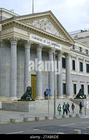 Palais des Cortes qui abrite le Congrès des députés à Madrid, Espagne Banque D'Images